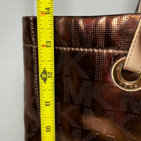 Michael Kors Jet Set Logo Metallic Tote - Picture 12 of 13